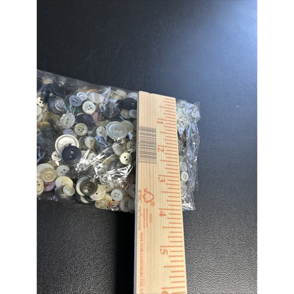 Mixed Lot of Clothing Buttons Vintage to Modern Mixed Great For Revamping Items - Picture 3 of 8